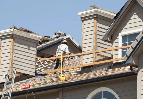 How to Negotiate With Roofing Contractors for the Best Replacement Cost in Portland